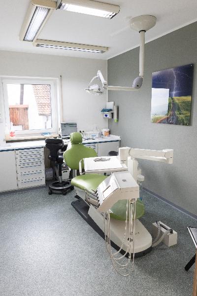 Behandlungszimmer 1 der Zahnarztpraxis Dr. Lindner in Tännesberg